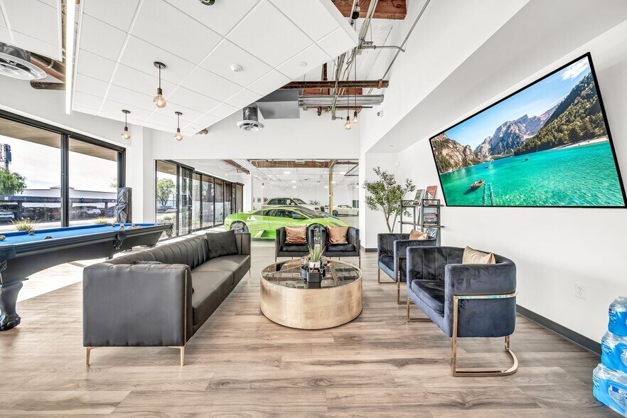 More Photos Of 14505 N Hayden Rd, Scottsdale Light Distribution For Lease