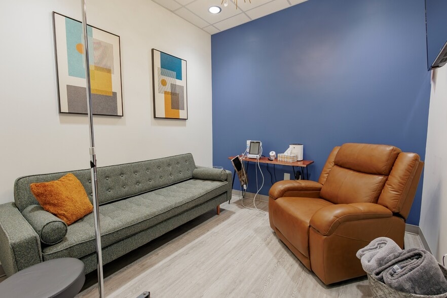 More Photos Of 101 Grant Pl, Lowell Medical For Lease