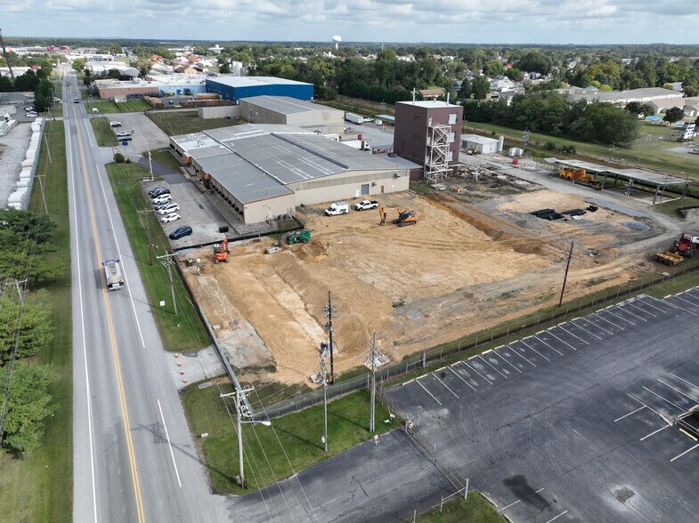 More Photos Of 701-703 Industrial Dr, Middletown Manufacturing For Lease