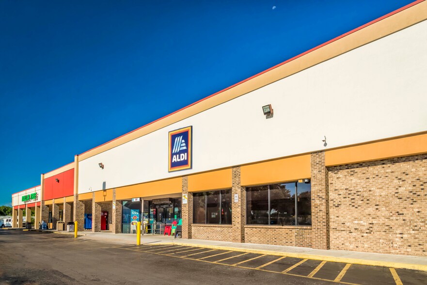 Primary Photo Of 9501-9555 E Fowler Ave, Thonotosassa Unknown For Lease