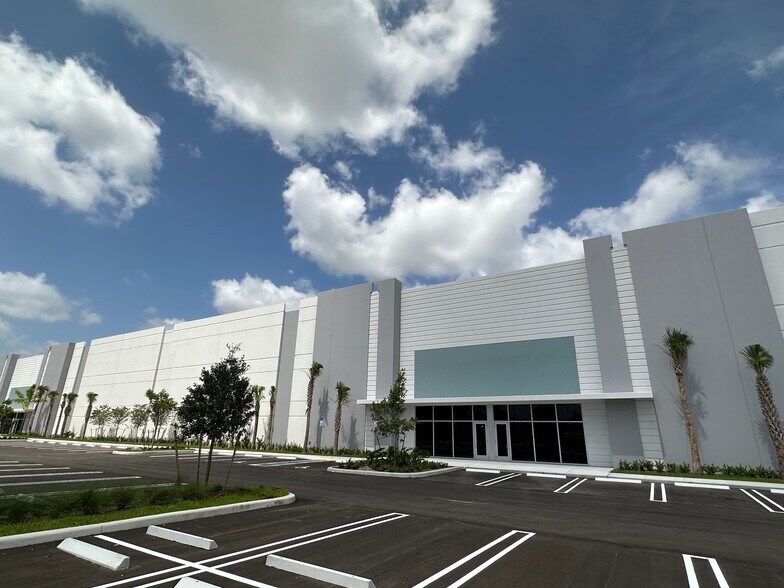 More Photos Of 1100 Old Dixie Hwy, Lake Park Distribution For Sale