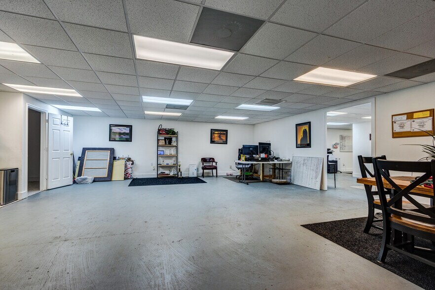 More Photos Of 6901 S 78th St, Riverview Warehouse For Lease