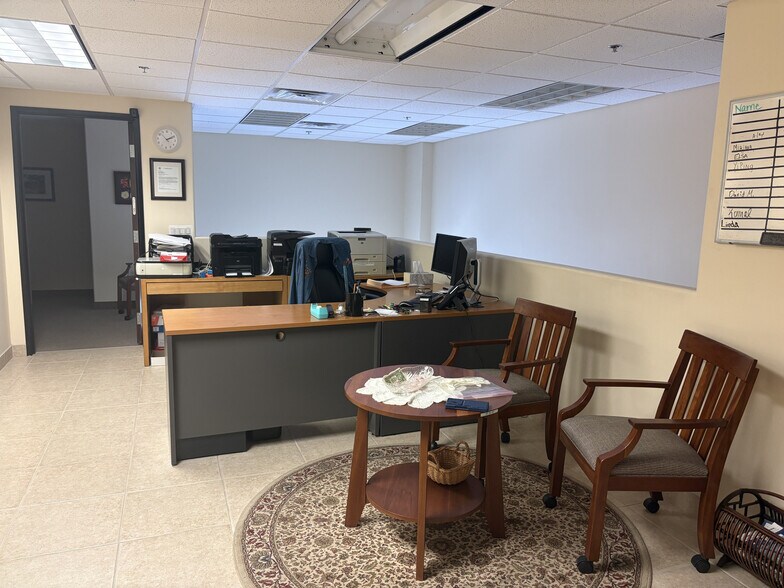 More Photos Of 2222 W Parkside Ln, Phoenix Research And Development For Lease