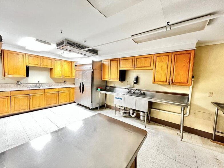 More Photos Of 720 W 1st St, Coffeyville Healthcare For Sale