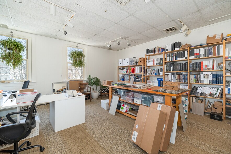 More Photos Of 29 N Main St, Ipswich Office For Sale