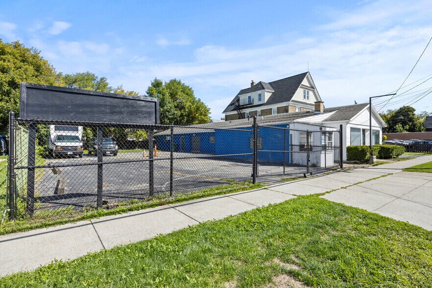 More Photos Of 2314-2318 Niagara St, Niagara Falls Freestanding For Lease