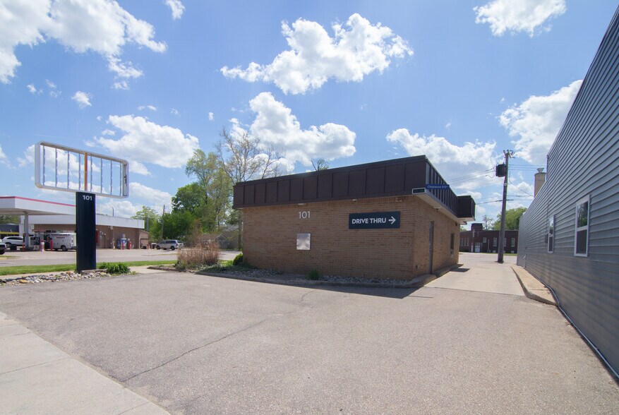 More Photos Of 101 W Monroe St, Bangor Bank For Sale