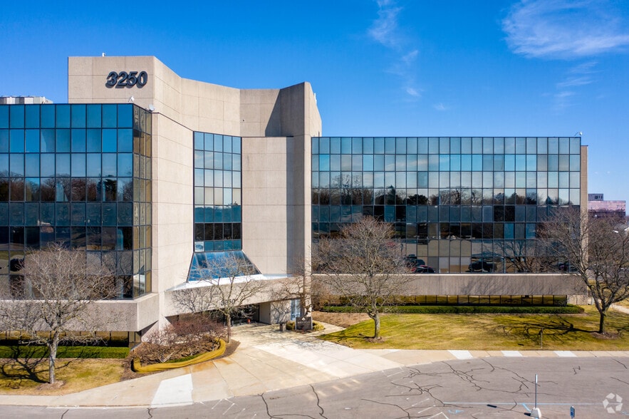 More Photos Of 3310 W Big Beaver Rd, Troy Unknown For Lease