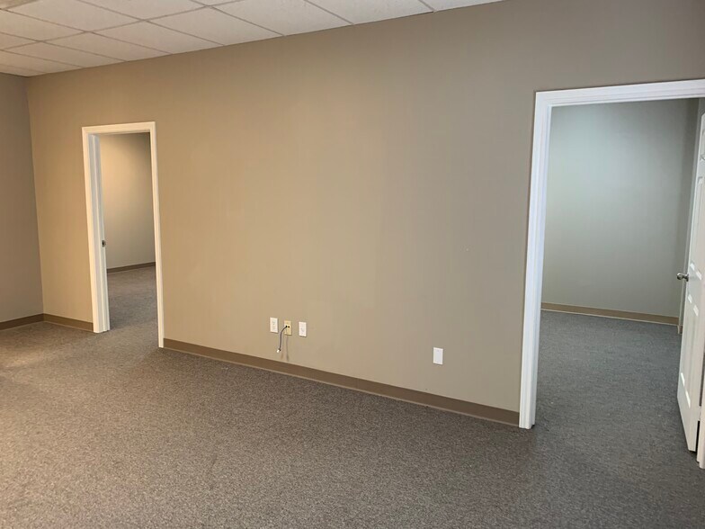 More Photos Of 17920 Huffmeister Rd, Cypress Office For Lease