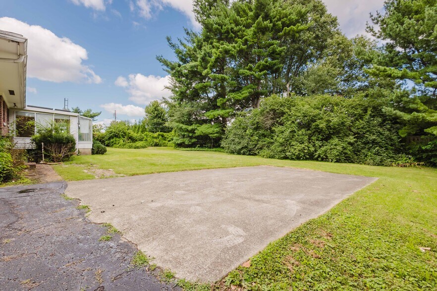 More Photos Of 3025 Breckenwood Dr, Lexington Multifamily For Sale