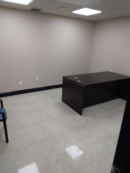 More Photos Of 18140-18142 SW Franjo Rd, Miami Office For Lease