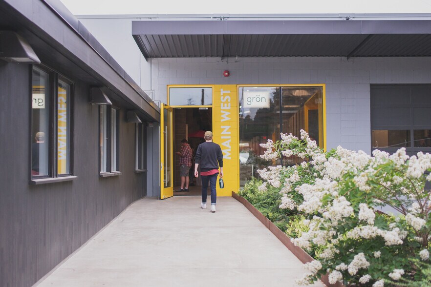 More Photos Of 100 NE Farragut St, Portland Light Manufacturing For Lease