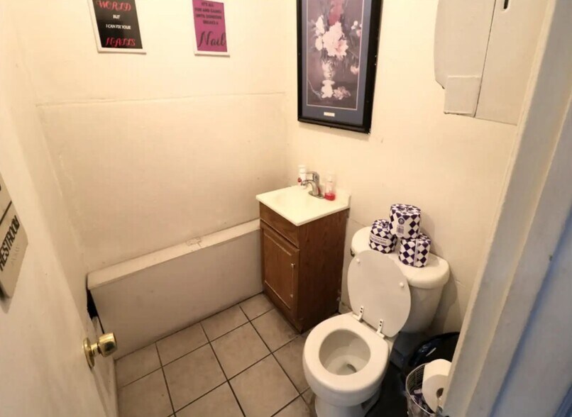 More Photos Of 927 Highland Ave, National City Freestanding For Sale