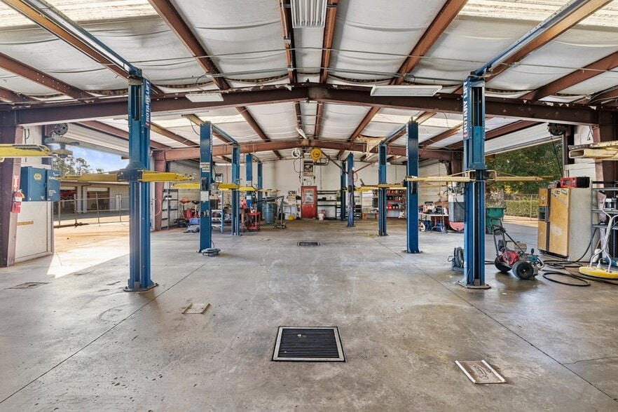 More Photos Of 432 Connell Rd, Valdosta Service For Sale