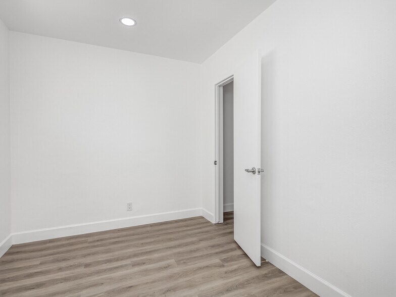 More Photos Of 2632-2640 N Blackstone Ave, Fresno Office Residential For Lease