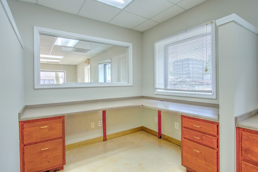 More Photos Of 651 W Broad St, Athens Medical For Lease