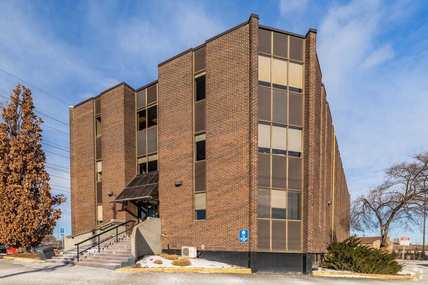 Primary Photo Of 1701 Woodward Dr, Ottawa Office For Lease