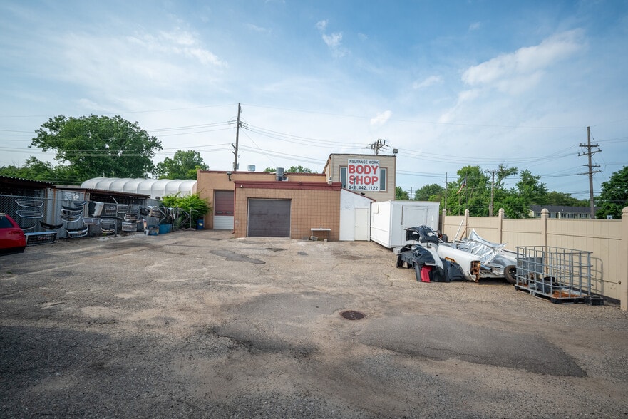 More Photos Of 20785 Orchard Lake Rd, Farmington Hills Warehouse For Sale