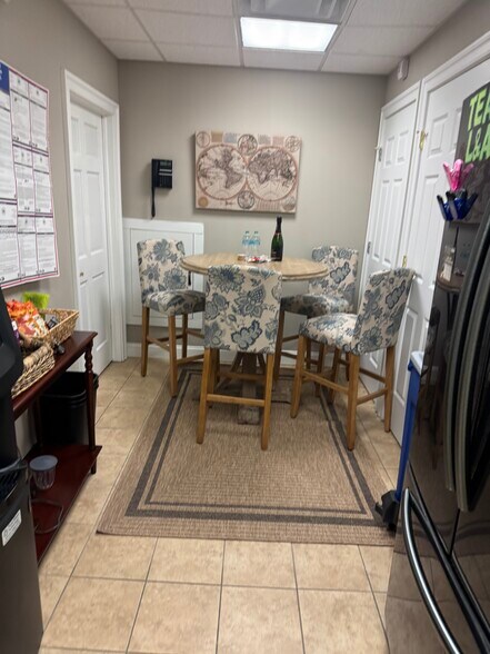 More Photos Of 2010 Limestone Rd, Wilmington Storefront Retail Office For Lease