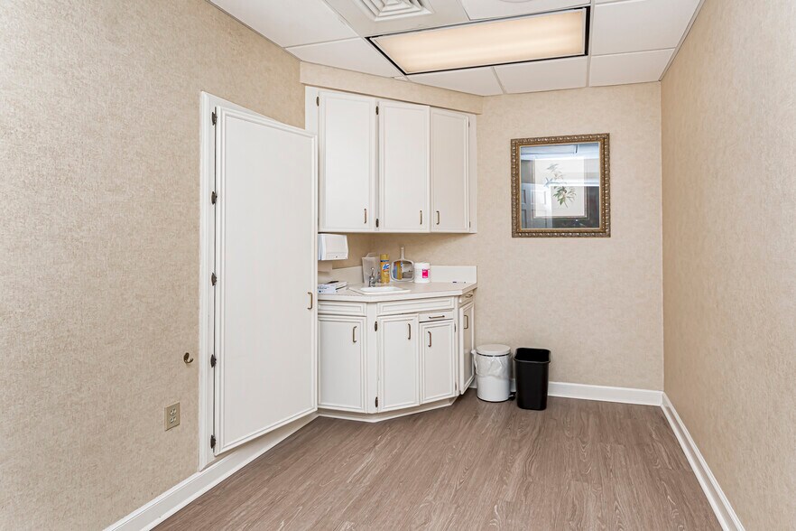 More Photos Of 8425 Cumberland Pl, Baton Rouge Medical For Lease