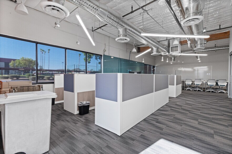 More Photos Of 2410 W Royal Palm Rd, Phoenix Light Manufacturing For Sale