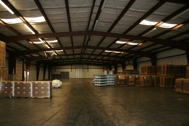 More Photos Of 559 N 13th St, Rogers Warehouse For Lease