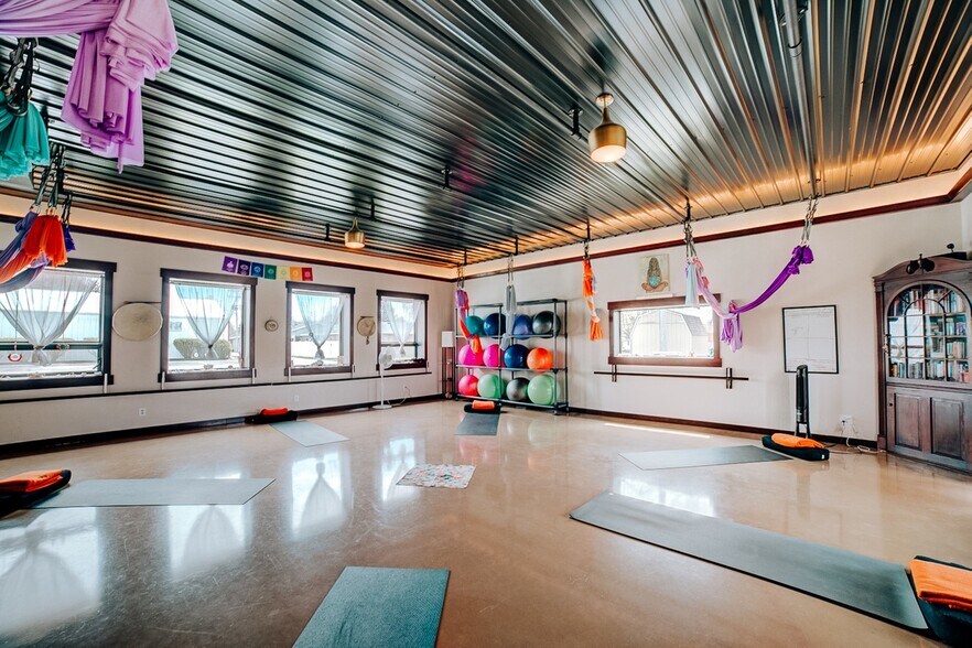 More Photos Of 1015 Colfax St, Crescent City Restaurant For Sale