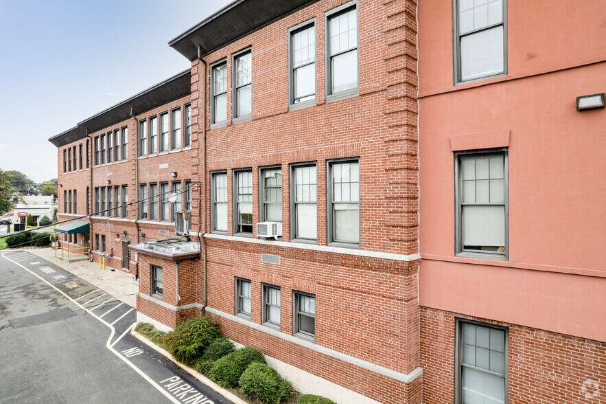 More Photos Of 720 King Georges Post Rd, Fords Office For Lease