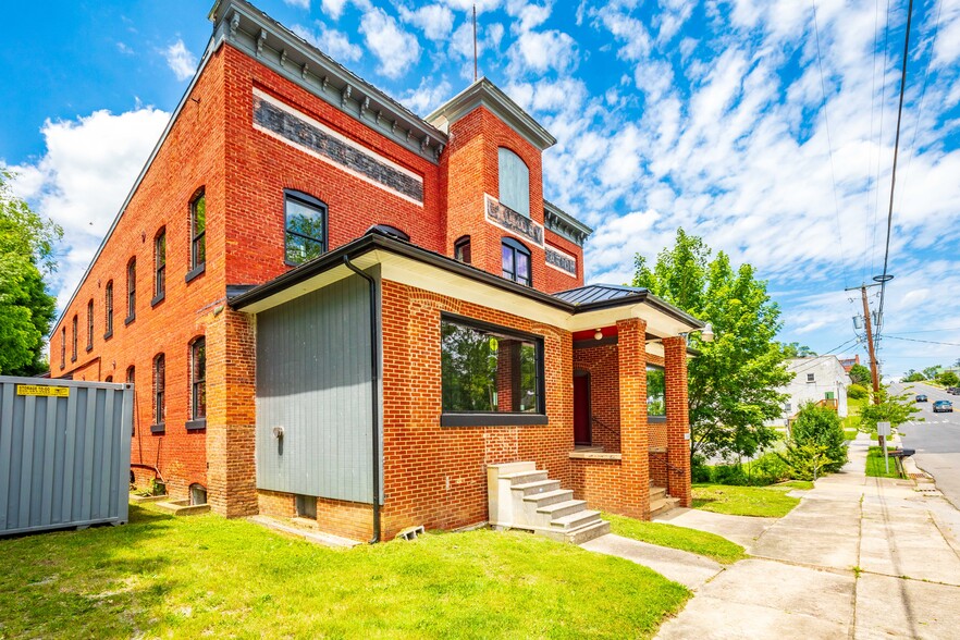 More Photos Of 1340 W Main St, Wytheville Loft Creative Space For Sale
