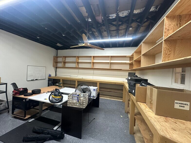 More Photos Of 2321 W 54th St, Los Angeles Specialty For Lease