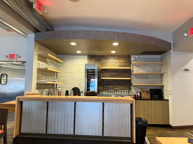 More Photos Of 1016-1024 E Brady St, Milwaukee Apartments For Lease