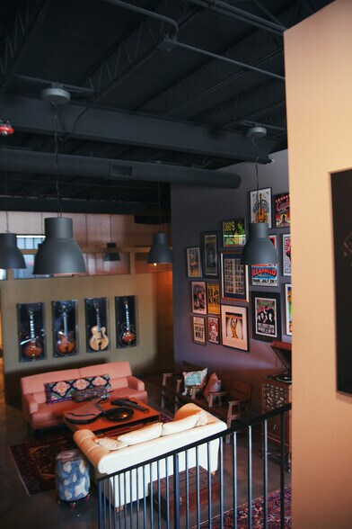More Photos Of 2500 Emerson Ave S, Saint Petersburg Manufacturing For Sale