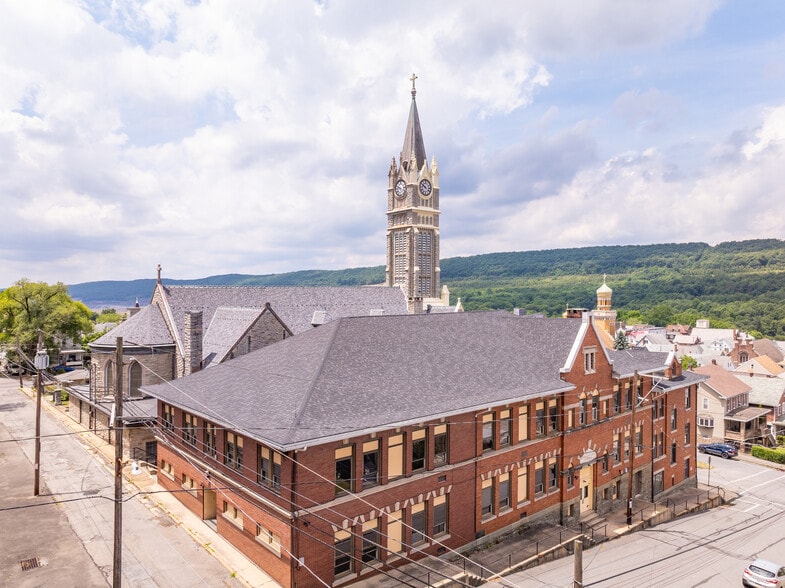 More Photos Of 124 E Abbott St, Lansford Specialty For Sale