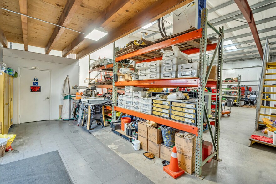 More Photos Of 25533 N Highway 99, Acampo Service For Sale