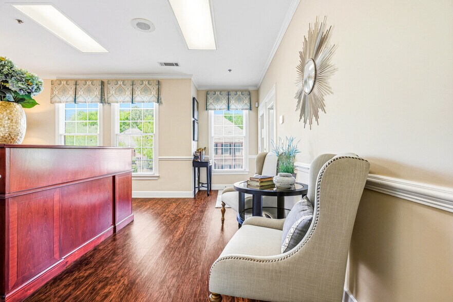 More Photos Of 501 Johnson Ferry Rd, Marietta Office For Sale