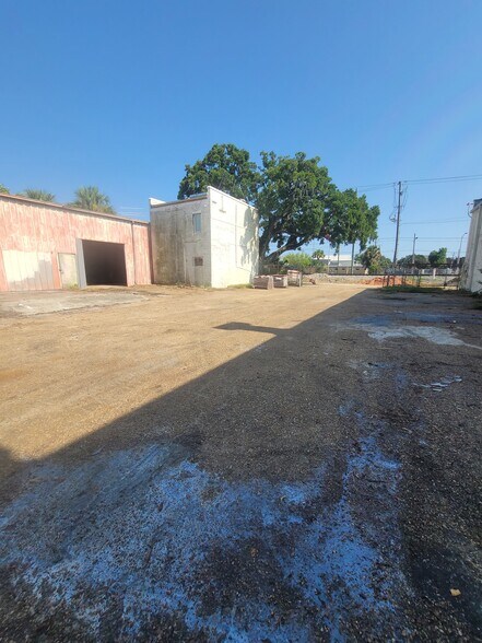 More Photos Of 200 Lameuse St, Biloxi Warehouse For Lease