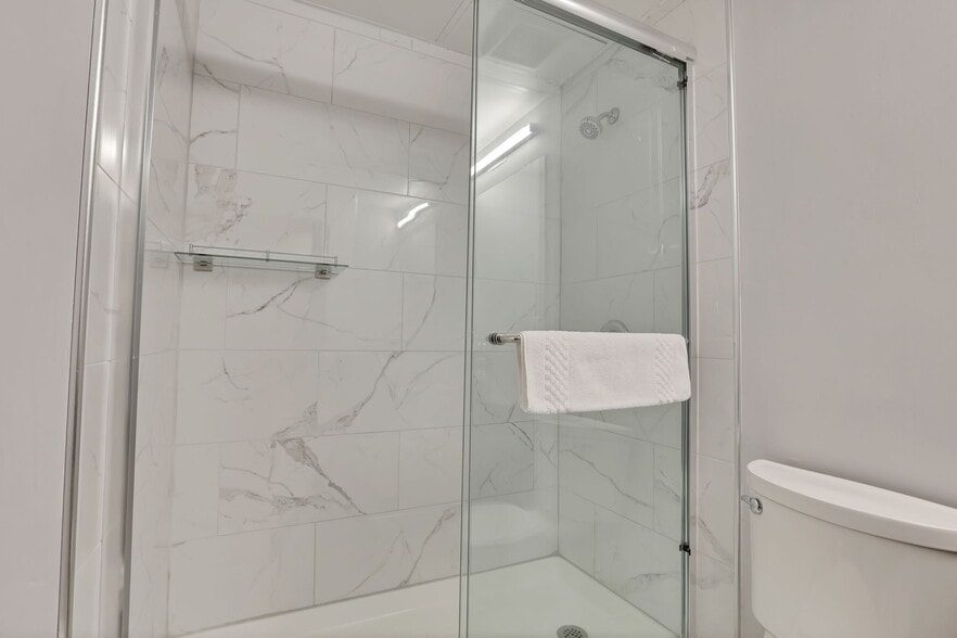 More Photos Of 301 Broadway, Lorain Hotel For Sale