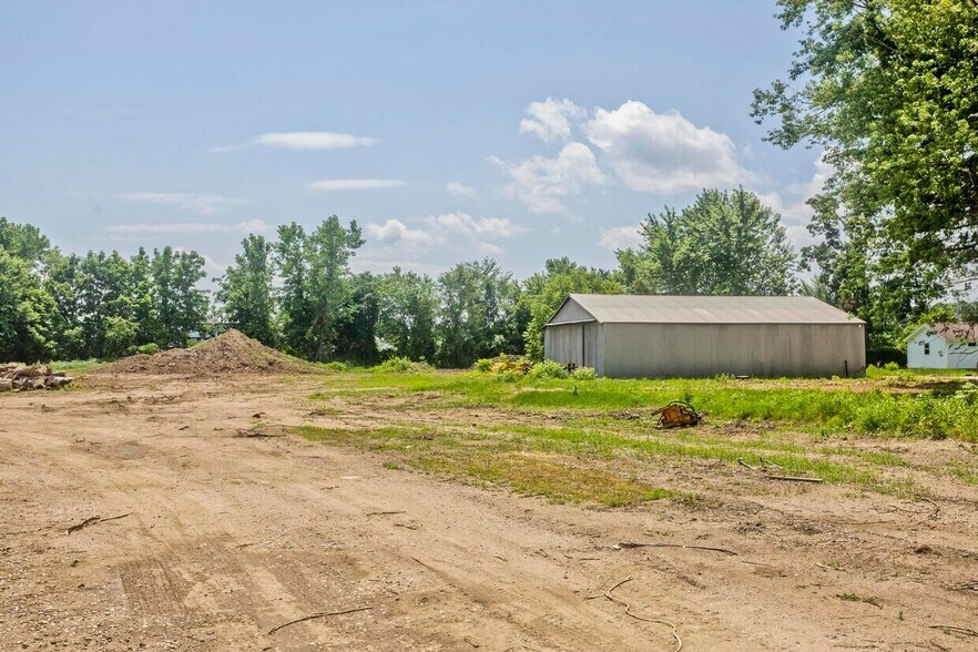 More Photos Of 166-186 Ashley Ave, West Springfield Land For Lease