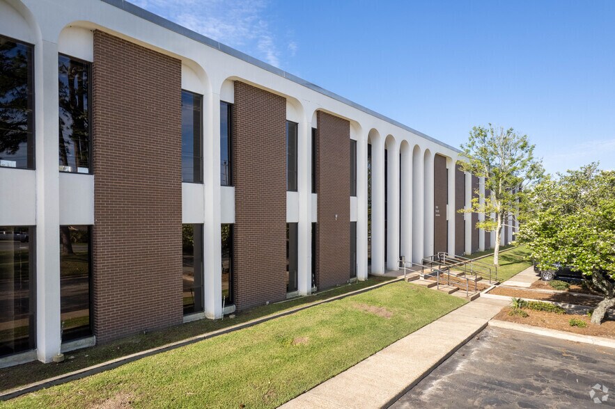 More Photos Of 2551 W Executive Center Cir, Tallahassee Unknown For Lease