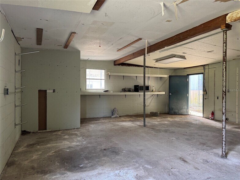 More Photos Of 419 SE 6th St, Williston Warehouse For Lease