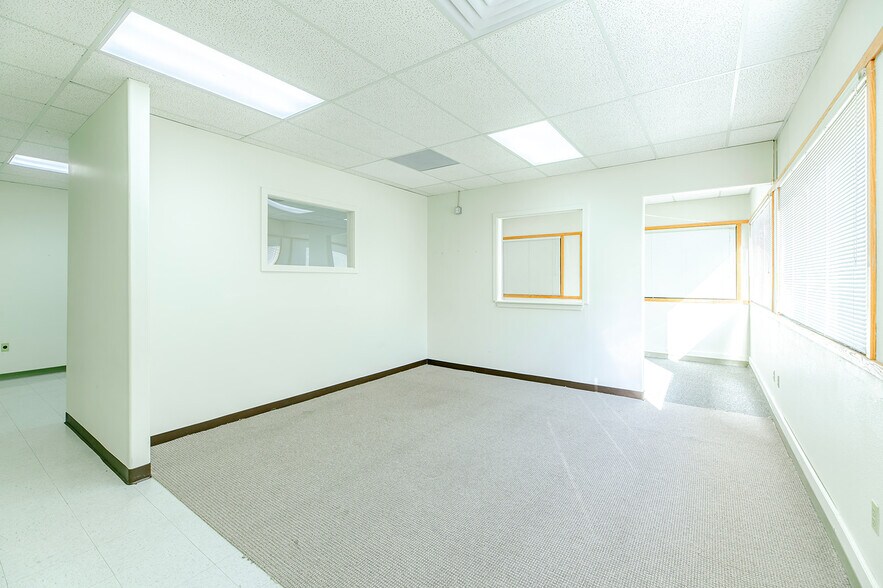 More Photos Of 1801 Sunset Pl, Longmont Light Distribution For Sale