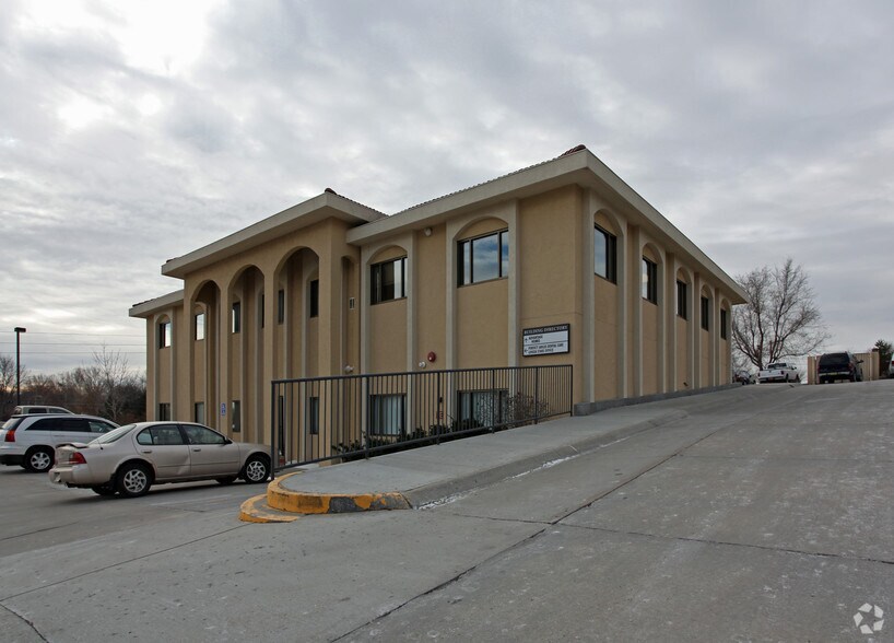 More Photos Of 8650 Candlelight Ln, Lenexa Medical For Sale