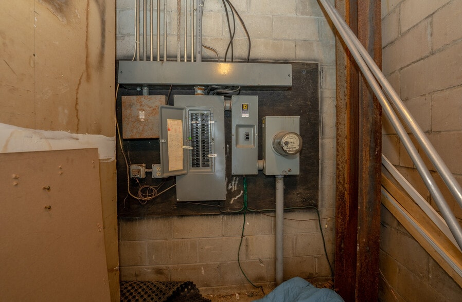 More Photos Of 132-134 Bloomfield Ave, Newark Storefront For Sale
