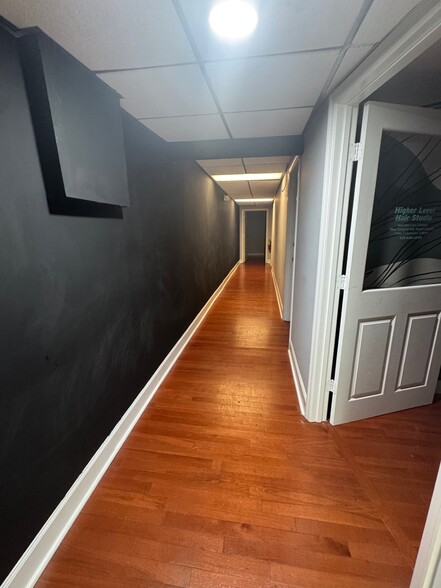 More Photos Of 137 Franklin St, Clarksville Flex For Lease