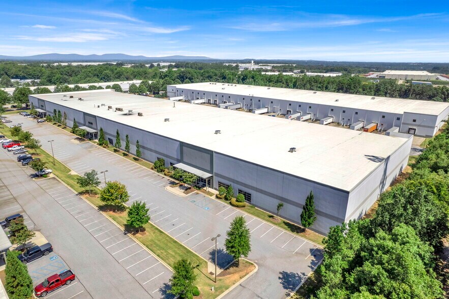 More Photos Of 130 Caliber Ridge Dr, Greer Warehouse For Lease