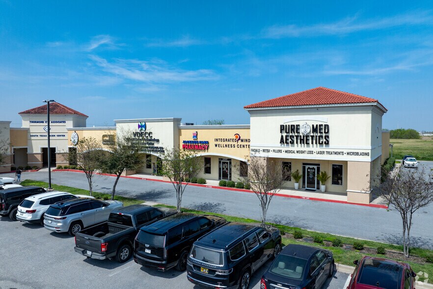 More Photos Of 4101-4179 Crosspoint Blvd, Edinburg Medical For Sale