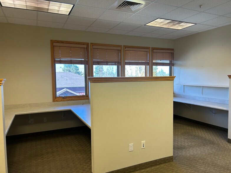 More Photos Of 525 SW Umatilla St, Redmond Office For Sale