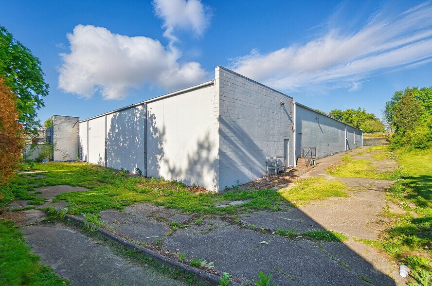 More Photos Of 50 Eswin St, Cincinnati Freestanding For Sale