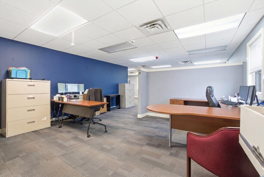 More Photos Of 8 Chestnut Dr, Bedford Office For Sale