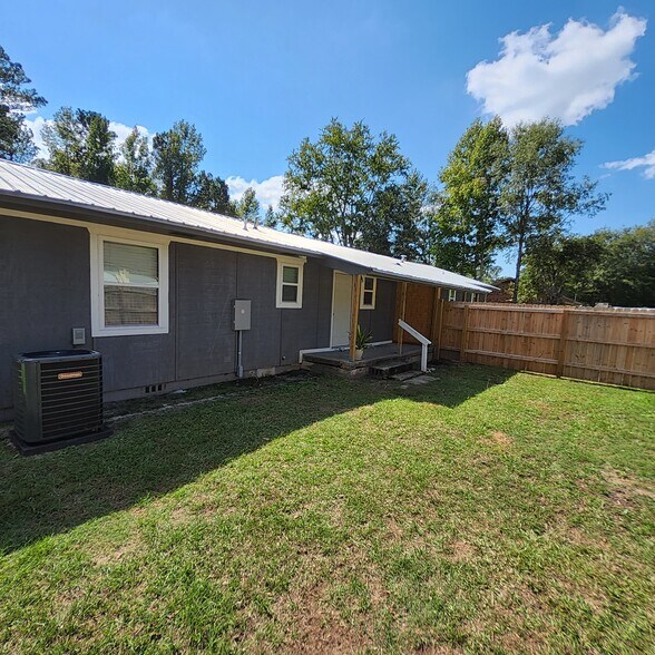 More Photos Of 315 E Clark St, Pinewood Apartments For Sale